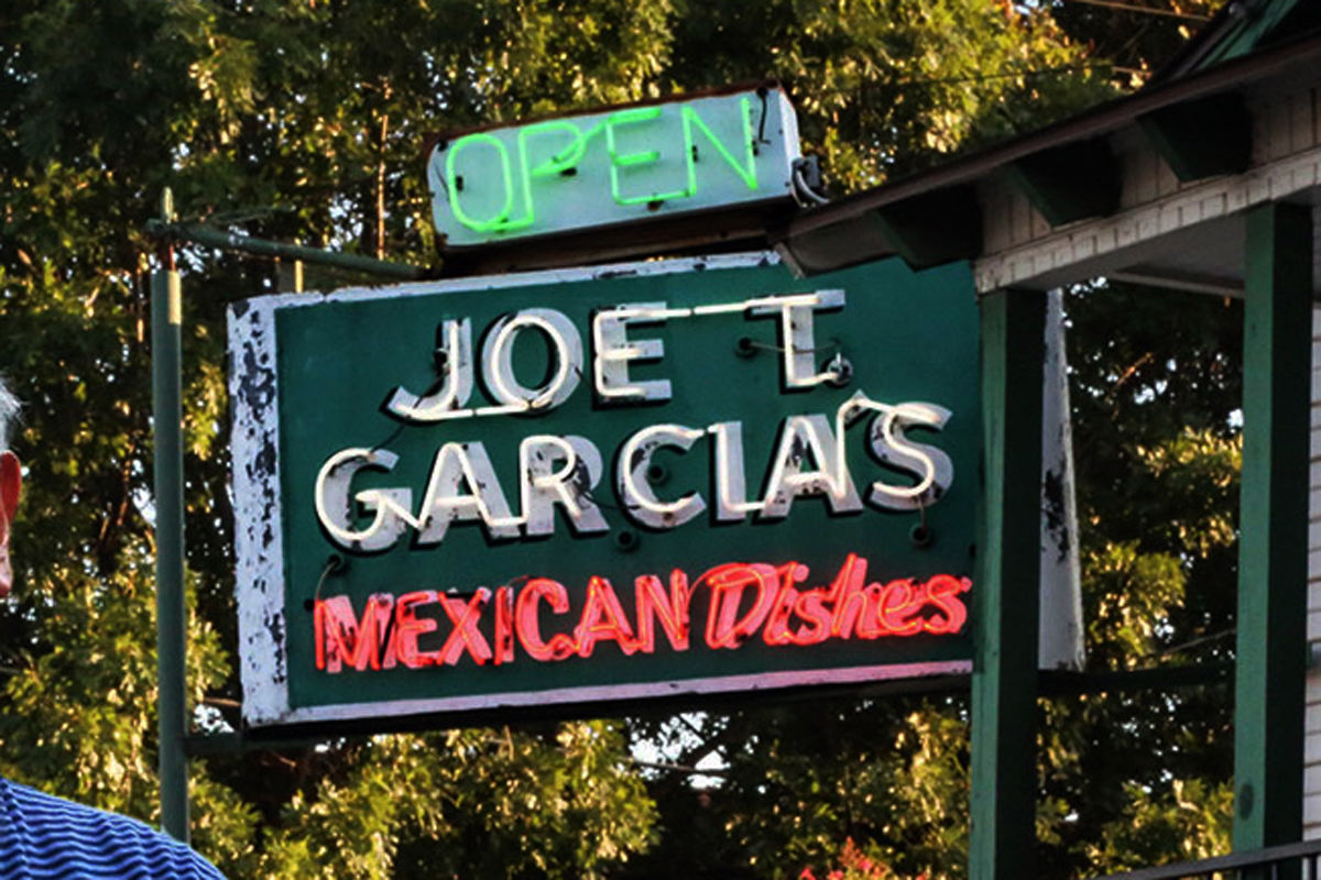 051 Welcome to Joe T. Garcia's Mexican Restaurant.jpg